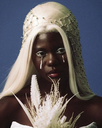 A cover of "fashion" cluster. The owner is tearsinrain. The cluster consists of 135 elements.