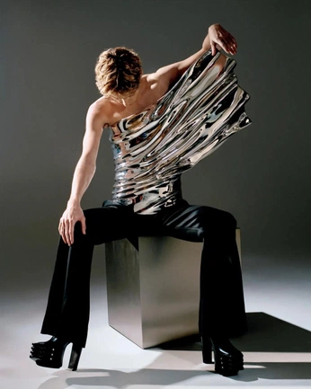 A cover of "the entrancer" cluster. The owner is nunyabeezwax. The cluster consists of 18 elements.