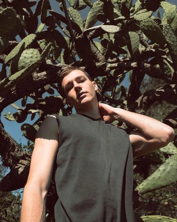 A cover of "Fashion" cluster. The owner is natquinones. The cluster consists of 27 elements.