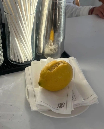 A cover of "//eat yes love" cluster. The owner is aliceyes. The cluster consists of 12 elements.