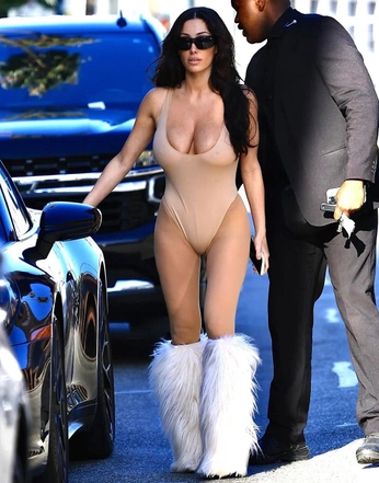 A cover of "bianca" cluster. The owner is xinlan. The cluster consists of 14 elements.