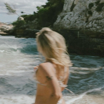 A cover of "; me" cluster. The owner is saristie. The cluster consists of 10 elements.