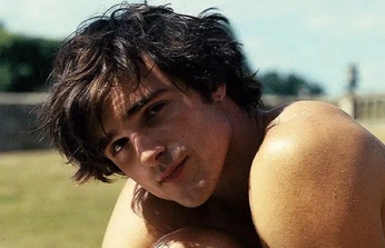 A cover of "insta" cluster. The owner is itslouisa. The cluster consists of 13 elements.