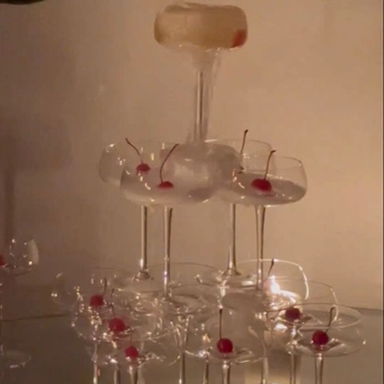 A cover of "Glitz & Glamour" cluster. The owner is cosmiccurated. The cluster consists of 51 elements.