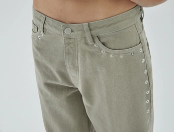 A cover of "TRIMS/DETAILS" cluster. The owner is liztheoutlaw. The cluster consists of 3 elements.