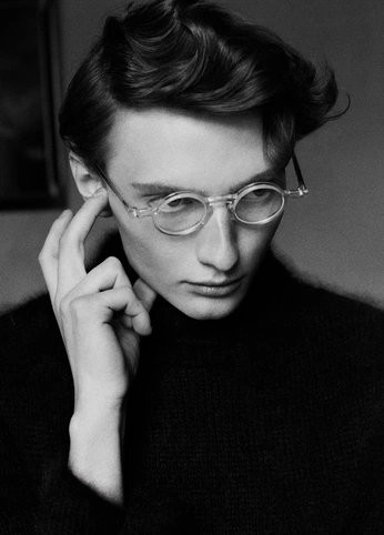 A cover of "Poses" cluster. The owner is werybop. The cluster consists of 316 elements.