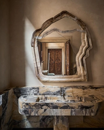 A cover of "Mirrors" cluster. The owner is andreas01. The cluster consists of 2 elements.