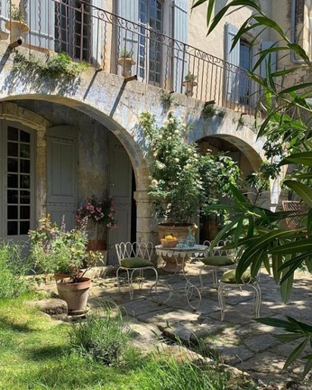 A cover of "Gardens" cluster. The owner is thesarahsilvestr. The cluster consists of 100 elements.