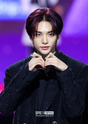 A cover of "♡ Hyunjin ♡" cluster. The owner is frequentlykit. The cluster consists of 635 elements.