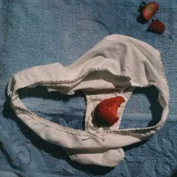 A cover of "122824.jpeg" cluster. The owner is ema. The cluster consists of 9 elements.