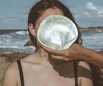 A cover of "Sureal" cluster. The owner is lowblanche. The cluster consists of 5 elements.