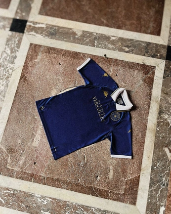 A cover of "Shirts Kits" cluster. The owner is thegurr. The cluster consists of 4 elements.