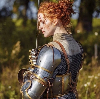 A cover of "Lady Knight" cluster. The owner is atmyworktable. The cluster consists of 120 elements.