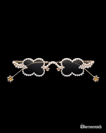 A cover of "Sunglasses" cluster. The owner is eviltelevision. The cluster consists of 1 element.