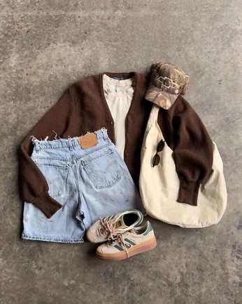 A cover of "lookbook" cluster. The owner is roselyynnnn. The cluster consists of 2 elements.