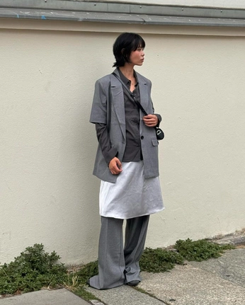 A cover of "<44" cluster. The owner is karishmathapa. The cluster consists of 6 elements.