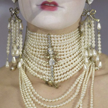 A cover of "Snowqueen" cluster. The owner is madsmey. The cluster consists of 18 elements.