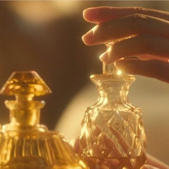 A cover of "DR / Hogwarts University" cluster. The owner is shiftinguniverse. The cluster consists of 31 elements.