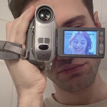 A cover of "Photogrpahy Inspo" cluster. The owner is prispina. The cluster consists of 1 element.