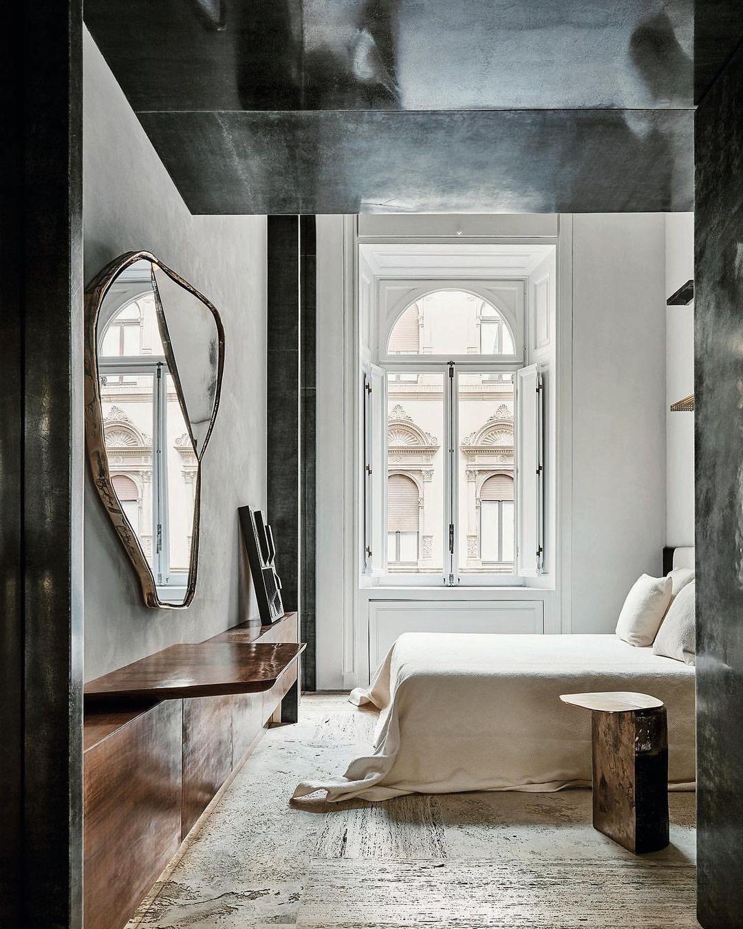 A bedroom in Milan's Palazzo Bonacossa, designed by Vincenzo De Cotiis. Photo by Martin Morrell.