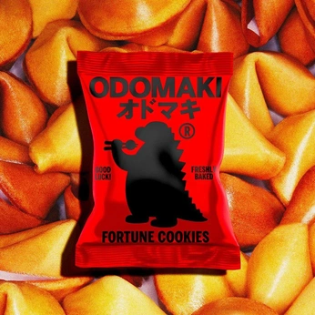 A cover of "east market" cluster. The owner is tinaaishibaa. The cluster consists of 6 elements.