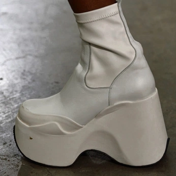 A cover of "Shoes" cluster. The owner is jakelin. The cluster consists of 6 elements.