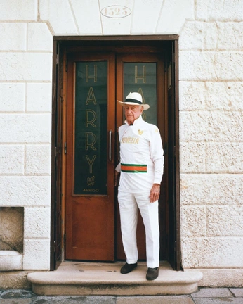 A cover of "LIFESTYLE" cluster. The owner is matteogrand. The cluster consists of 6 elements.