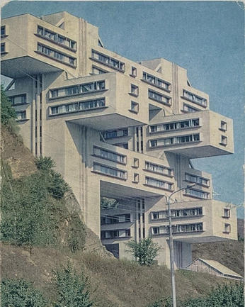 A cover of "DE & CON structivism" cluster. The owner is andonirzt. The cluster description is "from constructivism to deconstructivism ". The cluster consists of 9 elements.