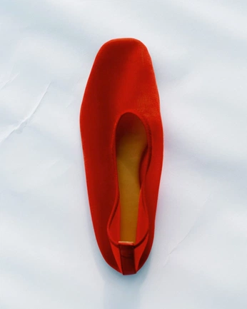 A cover of "chic" cluster. The owner is madalishachelaru. The cluster consists of 2 elements.