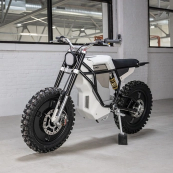 A cover of "ɛks ˈmæːkʰɪnəː" cluster. The owner is spencerdwight. The cluster consists of 24 elements.