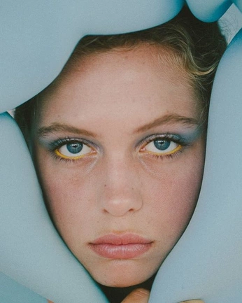 A cover of "Make UP" cluster. The owner is sasha.sass. The cluster consists of 21 elements.