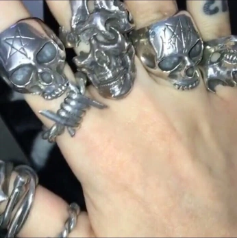 A cover of "inspo" cluster. The owner is khadymustdie. The cluster consists of 406 elements.