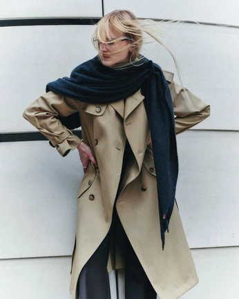 A cover of "Trench woman city" cluster. The owner is kkmotion. The cluster consists of 4 elements.