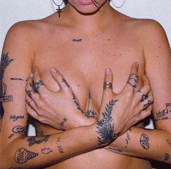 A cover of "Tattoo" cluster. The owner is thrteen. The cluster consists of 3 elements.