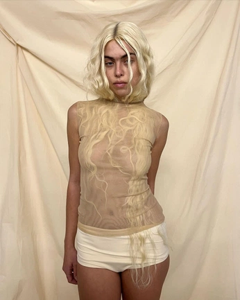 A cover of "Transparency" cluster. The owner is galateafernandez. The cluster consists of 4 elements.