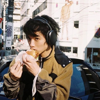 A cover of "'Da Vibe" cluster. The owner is clister. The cluster consists of 30 elements.