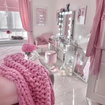 A cover of "𝓡𝓸𝓸𝓶 𝓘𝓷𝓼𝓹𝓸" cluster. The owner is urfavyoualrknow. The cluster consists of 12 elements.