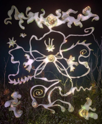 A cover of "digital ooze" cluster. The owner is kendallgreene. The cluster consists of 33 elements.