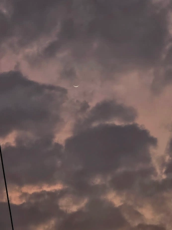 A cover of "crescent" cluster. The owner is captainmish. The cluster description is "The crescent moon is the end you wait for the new beginning.". The cluster consists of 3 elements.