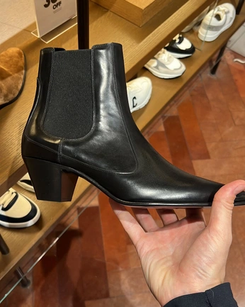 A cover of "AT WORK" cluster. The owner is billejpn. The cluster consists of 69 elements.