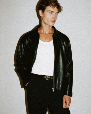 A cover of "Leathers" cluster. The owner is mongrelmessiah. The cluster consists of 1 element.