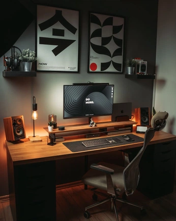 A cover of "Desktop" cluster. The owner is tomscut. The cluster consists of 3 elements.