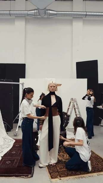 A cover of "manif" cluster. The owner is chloepax. The cluster consists of 21 elements.