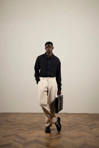 A cover of "Day2Day-Inspiration" cluster. The owner is iaslf.w. The cluster description is "A carefully curated gallery of wearables for personal outifts". The cluster consists of 44 elements.