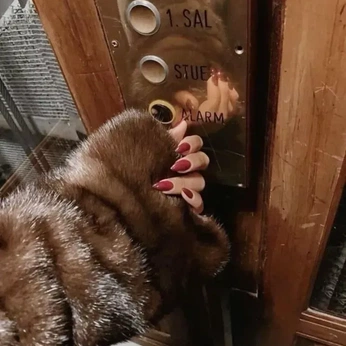 A cover of "Moody Mob Vibes" cluster. The owner is saffronavenue. The cluster consists of 31 elements.