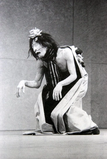 A cover of "random" cluster. The owner is the9mousai. The cluster consists of 3 elements.