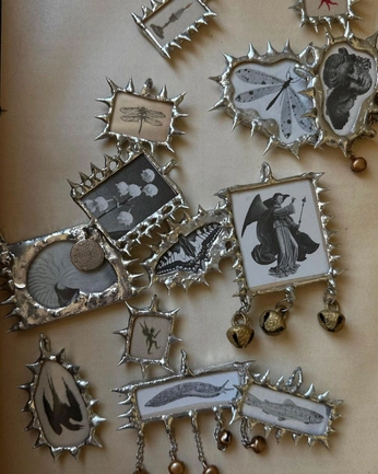 A cover of "Closet" cluster. The owner is elidaholte. The cluster consists of 1 element.