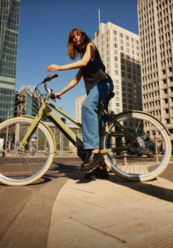 A cover of "Shoot bikes" cluster. The owner is markcure. The cluster consists of 3 elements.