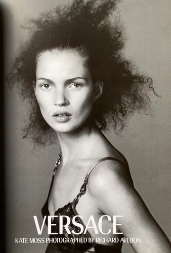 A cover of "white code" cluster. The owner is alondravaledon. The cluster consists of 16 elements.