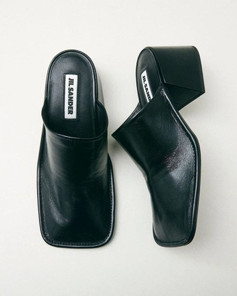 A cover of "Looks" cluster. The owner is brancamoura. The cluster consists of 1 element.